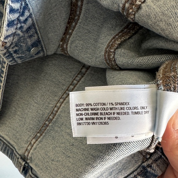 Denim Button-Up Vest - Picture 4 of 6